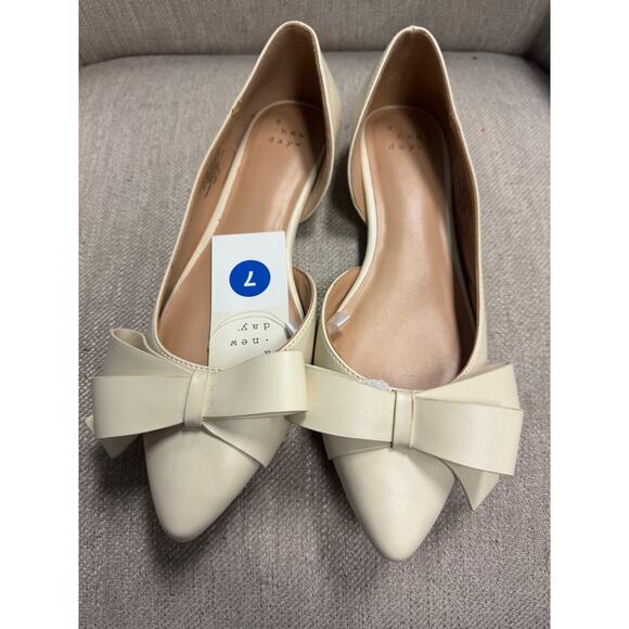 NWT Women's A New Day Cream Anya Bow Ballet Flats - Size 7 - Picture 2 of 4